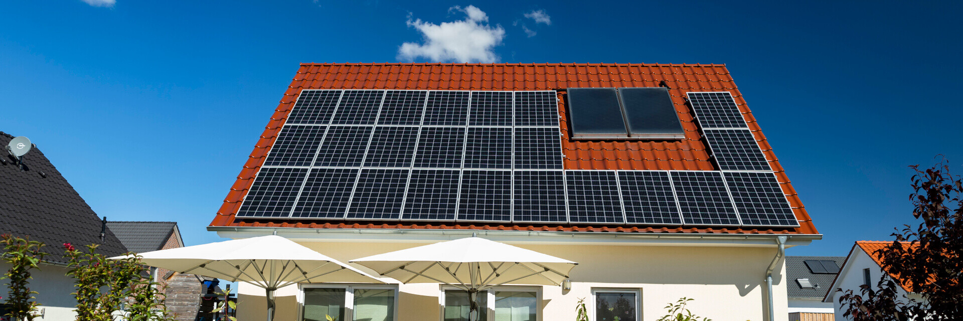 Photovoltaikanlage auf einem Dach 