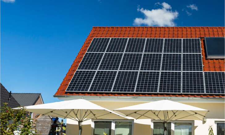Einfamilienhaus mit Photovoltaikanlage.
