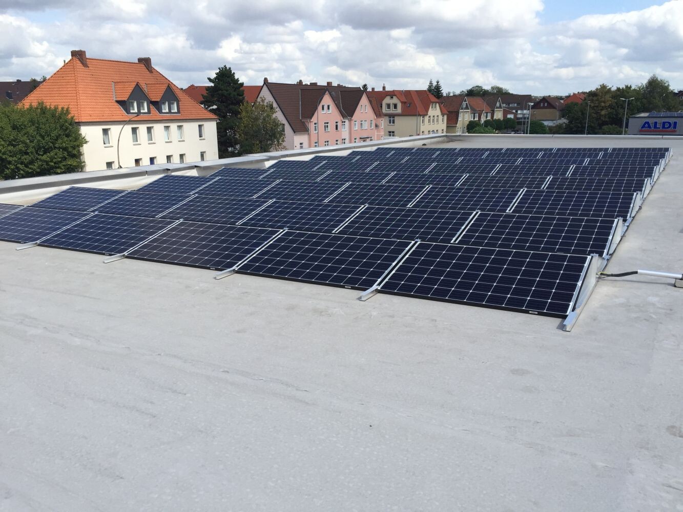 Photovoltaik-Anlage auf einem Dach 