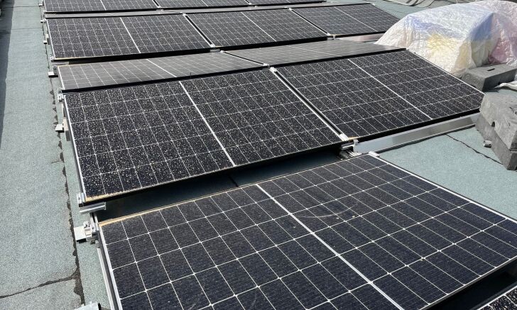 Nahaufnahme von Solarmodulen 