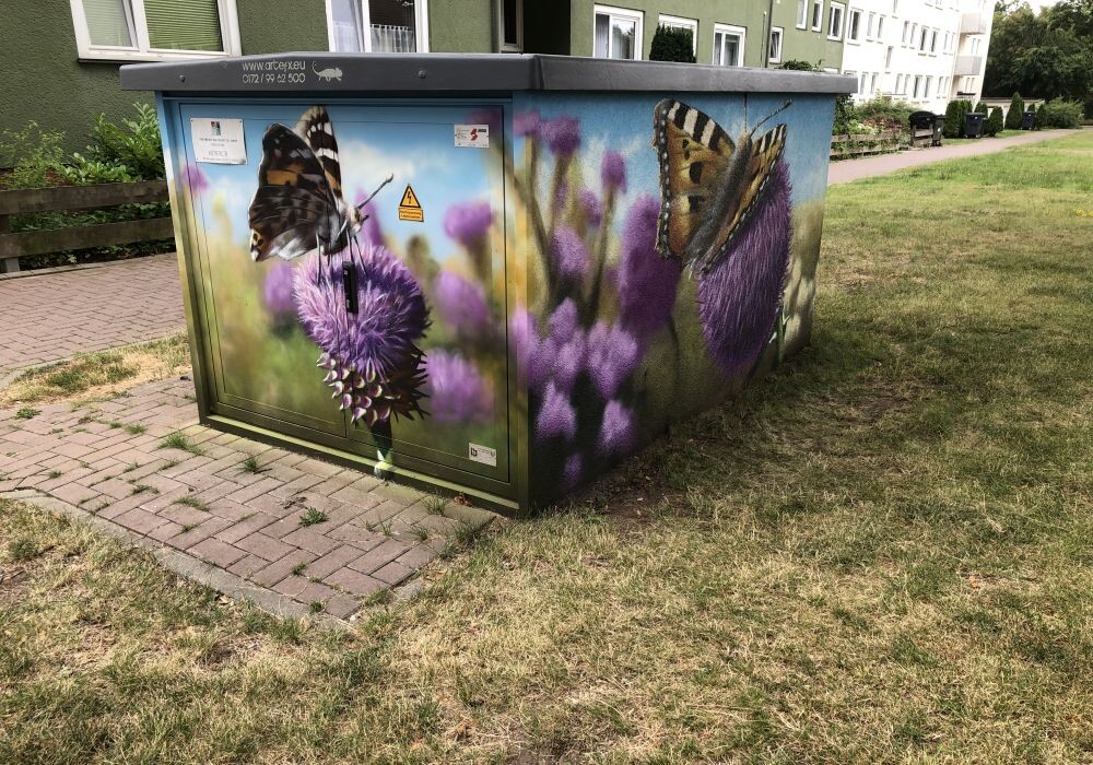 Trafostation Blumen und Schmetterling