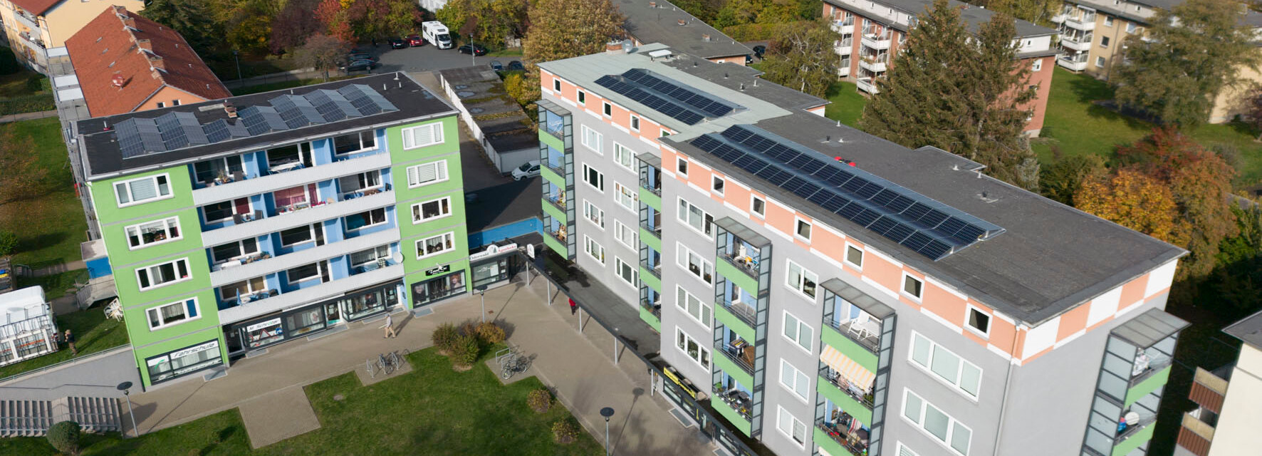 Drohnenaufnahme von Mehrfamilienhäuser 