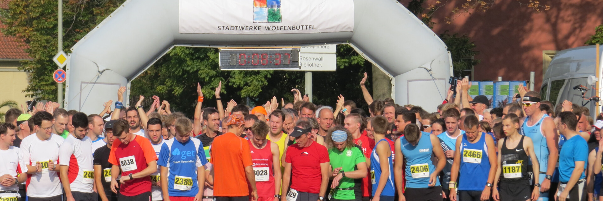 Marathonstart mit vielen Menschen